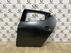 Дверь Mazda 3