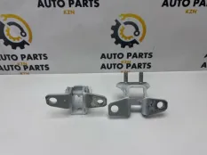 Петля двери Mitsubishi Outlander