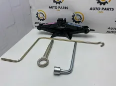 Домкрат Subaru Impreza