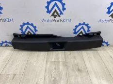 Накладка замка багажника Nissan Juke