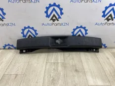 Накладка замка багажника Nissan Juke