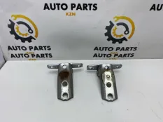 Петля двери Mitsubishi Lancer