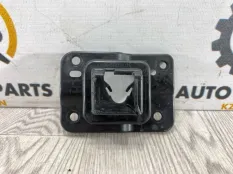 Кронштейн решетки радиатора Mazda CX-5