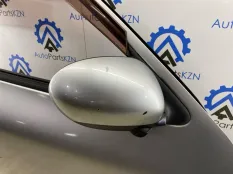 Зеркало заднего вида боковое Nissan Juke