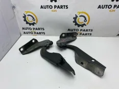 Петля капота Mitsubishi Outlander