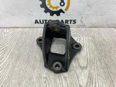 Кронштейн опоры двигателя Toyota Camry