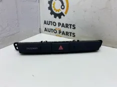 Кнопка аварийной сигнализации Toyota Corolla