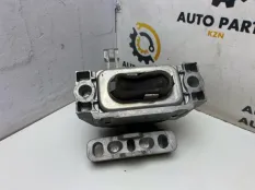 Подушка двигателя Volkswagen Tiguan