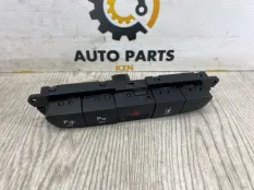 Кнопка аварийной сигнализации Jeep Cherokee