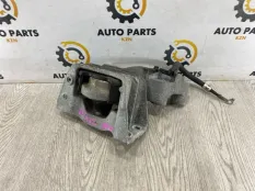 Подушка двигателя Nissan Juke