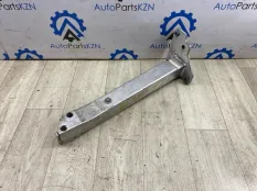 Кронштейн усилителя бампера Jeep Cherokee