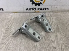 Петля двери Mitsubishi Outlander