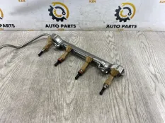 Топливная рампа с форсунками Toyota Corolla