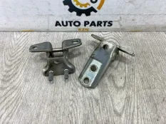 Петля двери Mitsubishi Outlander