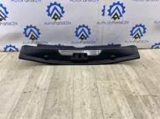 Накладка замка багажника Jaguar XJ