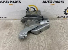 Петля капота Mitsubishi Outlander