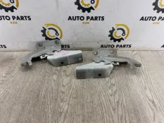 Петля капота Mitsubishi Lancer