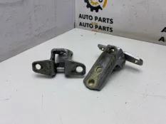 Петля двери Mitsubishi Outlander