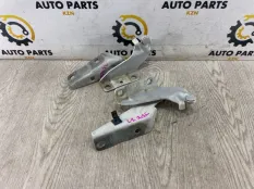 Петля капота Mitsubishi Outlander