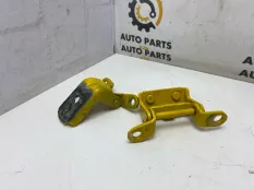 Петля двери Nissan X-Trail