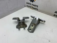 Петля двери Mitsubishi Outlander