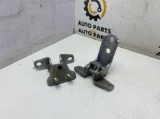 Петля двери Mitsubishi Outlander
