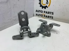 Петля двери Mitsubishi Outlander