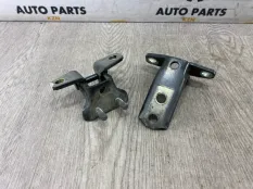 Петля двери Mitsubishi Outlander