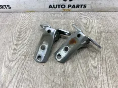 Петля двери Mitsubishi Outlander