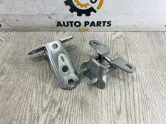 Петля двери Mitsubishi Outlander