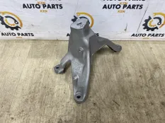 Кронштейн опоры двигателя Audi A4