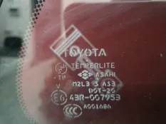Стекло собачника Toyota RAV4 II 2000-2005 6271042210 A20, заднее правое