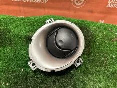 Дефлектор воздушный Nissan Juke 2010-2019 687601KE0A YF15, правый