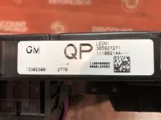 Блок предохранителей Opel Astra J 2009-2015 13302300 P10
