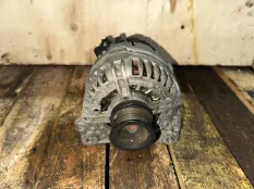 Генератор Volkswagen A3 Golf 4 Octavia Caddy Sharan Bora 037903025M