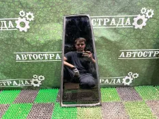 Форточка двери Lexus LX 2015-2022 6818860060, задняя правая