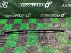Направляющая стекла двери Lexus LX 2012-2022 6740760080, задняя правая