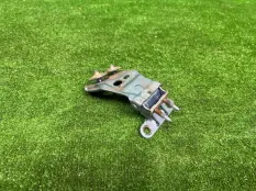 Петля крышки багажника Toyota Highlander 2007-2013 6882048011 U40, левая