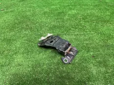 Петля крышки багажника Toyota Highlander 2007-2013 6882048011 U40, левая