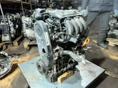 Двигатель Volkswagen 2005-2014 06A100043P BSE