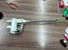 Доводчик двери багажника Mercedes A0999068600