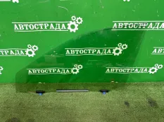 Стекло двери Toyota Crown 2017-2022 6810230870 S220, переднее левое