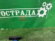 Стекло двери Toyota Crown 2017-2022 6810230870 S220, переднее левое