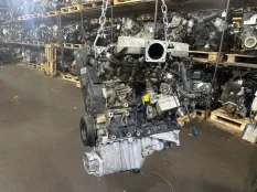 Двигатель Audi A4 06B100032X AMB