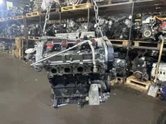 Двигатель Audi A4 06B100032X AMB