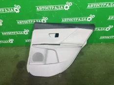 Обшивка боковой двери Toyota Venza 2008-2016 676300T031C4, задняя правая