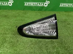 Фонарь в крышку багажника Toyota Sienta 2015-2018 8158152320, правый