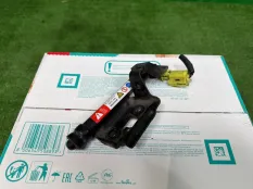 Пиропатрон капота Lexus RC 2014-2020 5346024040, правый