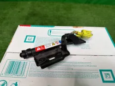 Пиропатрон капота Lexus RC 2014-2020 5346024040, правый