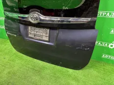 Крышка багажника Toyota NOAH VOXY ESQUIRE 2014-2017 6700528D30